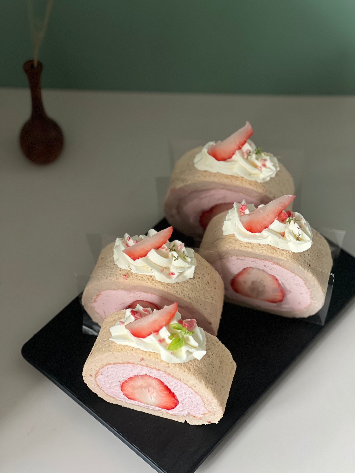 日本士多啤梨卷